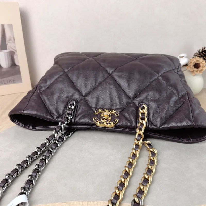 Chanel Shoulder Bag 19 bag Tote Bag Lambskin One Size 33 × 10.5 × 23 cm — detail view 1 of 10