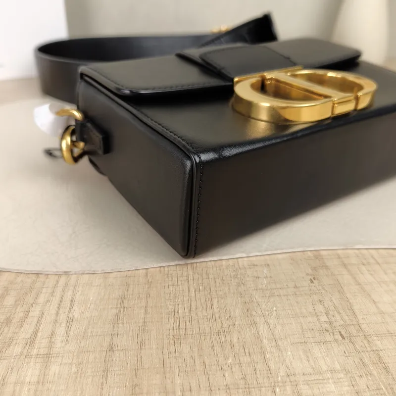 DIOR Crossbody Bag30Montaigne 30 Box Box Black Calfskinmini17.5 × 5 × 11.5 cm — detail view 3 of 13