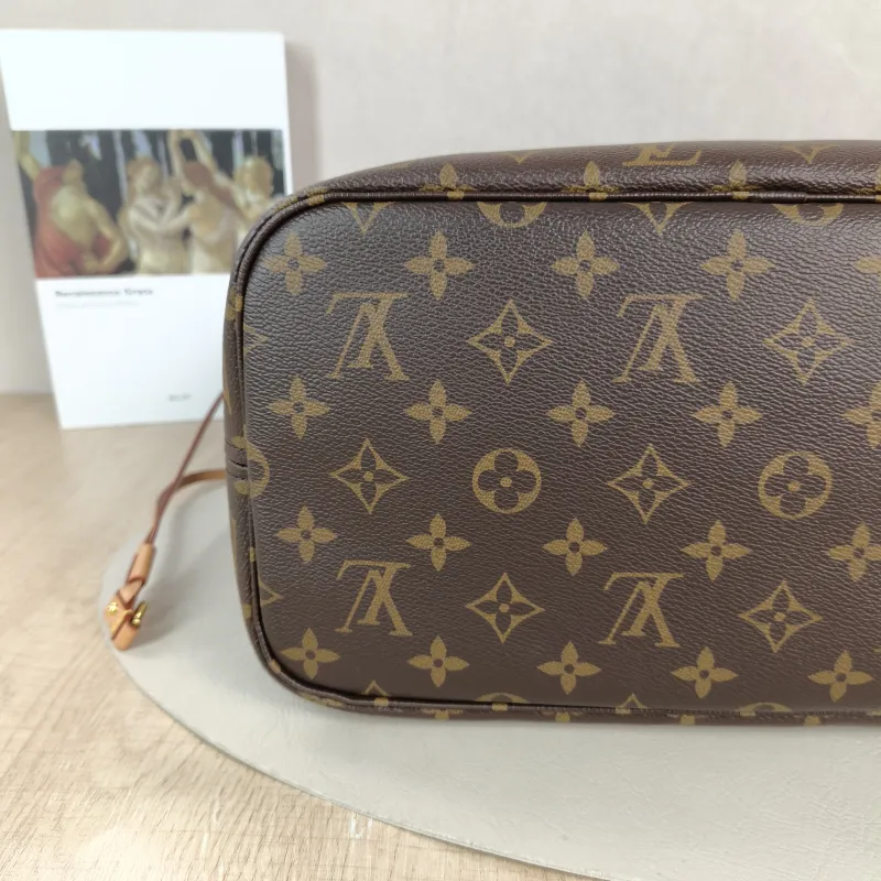Louis Vuitton Shoulder Bag Neverfull Monogram PVC Medium 31 × 14 × 28 cm — detail view 13 of 13