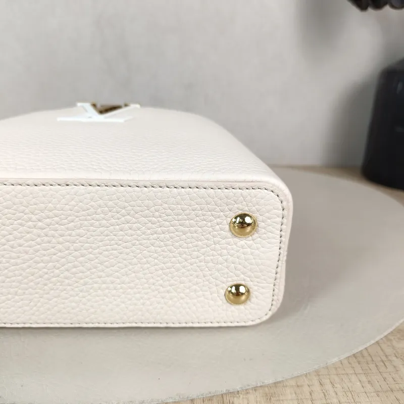 Louis Vuitton Shoulder Bag Capucines Blue White Calfskin Mini 21 × 8 × 14 cm — detail view 4 of 14
