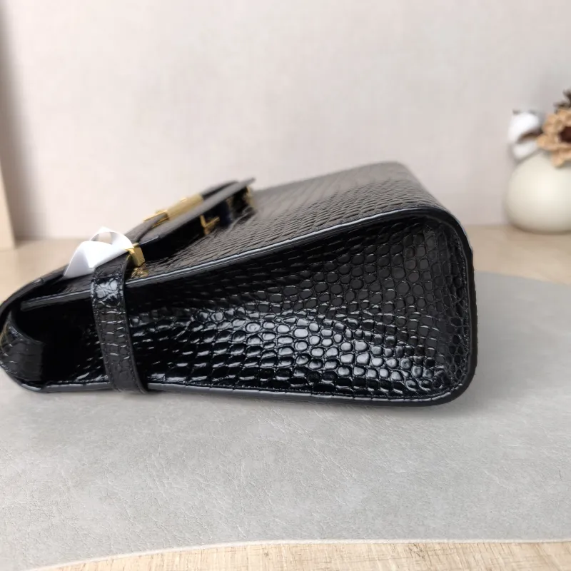 SAINT LAURENT Shoulder Bag MANHATTAN Black Calfskin Medium 29 × 7.5 × 20 cm — detail view 7 of 12