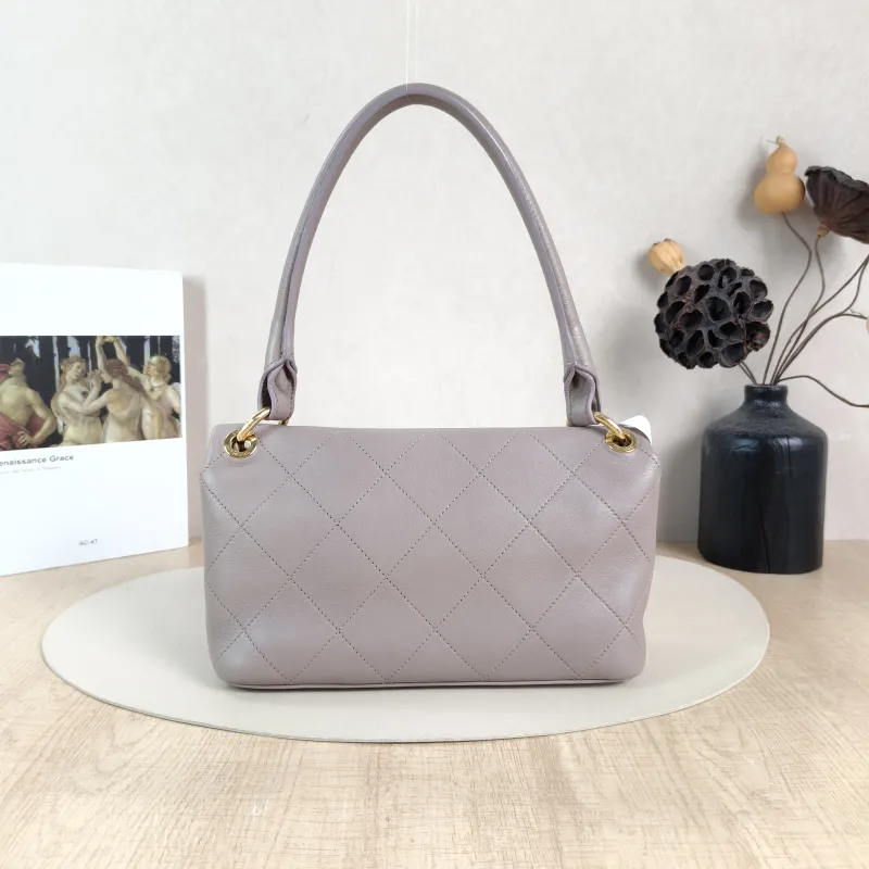 Chanel Shoulder Bag Shoulder Bag Grey Lambskin One Size25 × 5 × 14.5 cm — cover view 2 of 5