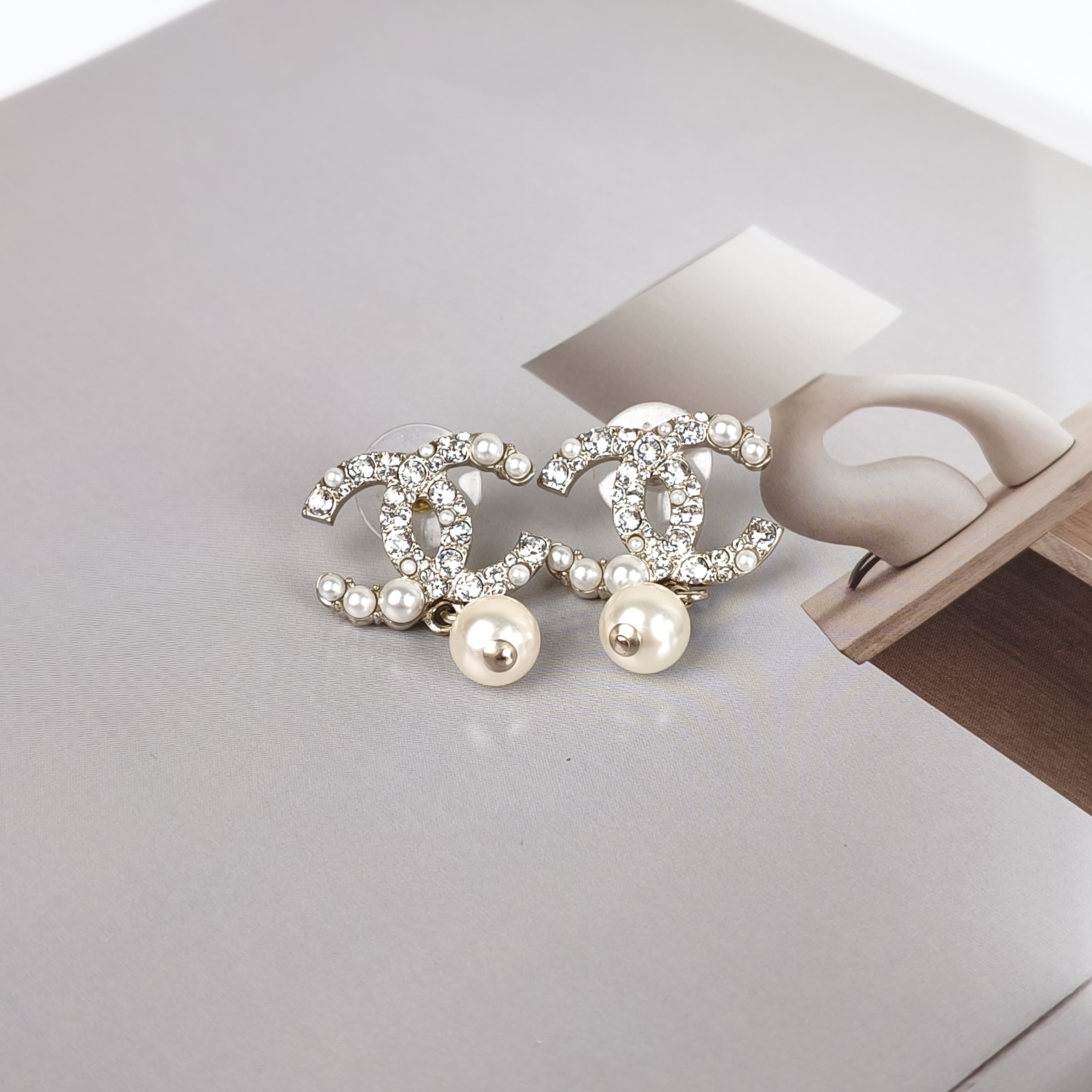 Chanel Earrings Earrings · C Pearl Pendant One Size