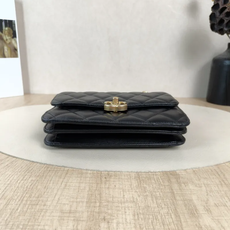 Chanel Crossbody Bag Crossbody Bag Black Lambskin One Size19.5 × 4 × 14.5 cm — cover view 2 of 5