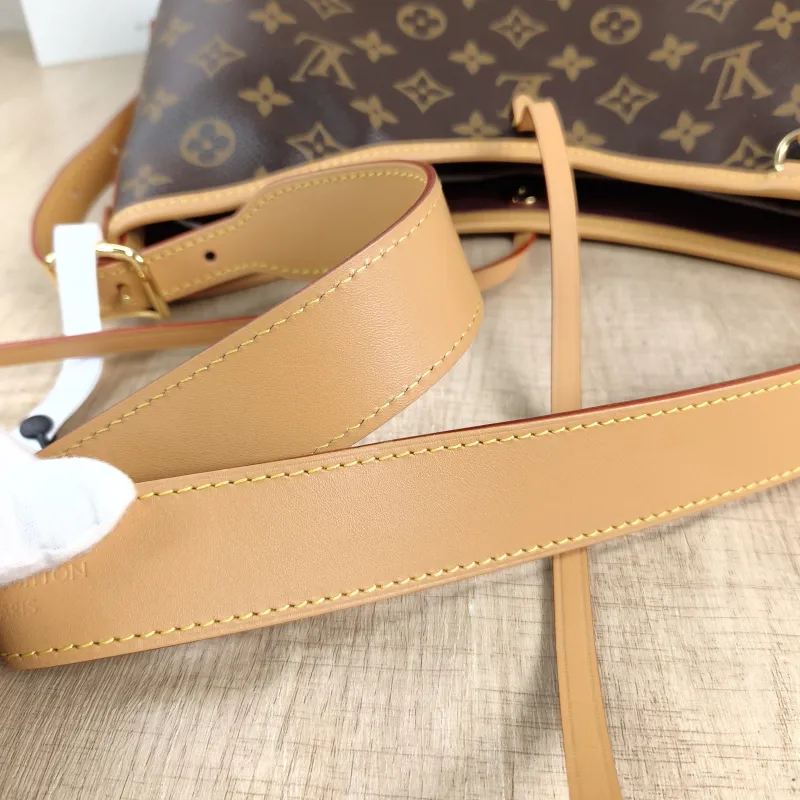 Louis Vuitton Crossbody Bag Carryall Monogram PVC Small 29 × 12 × 24 cm — detail view 9 of 13