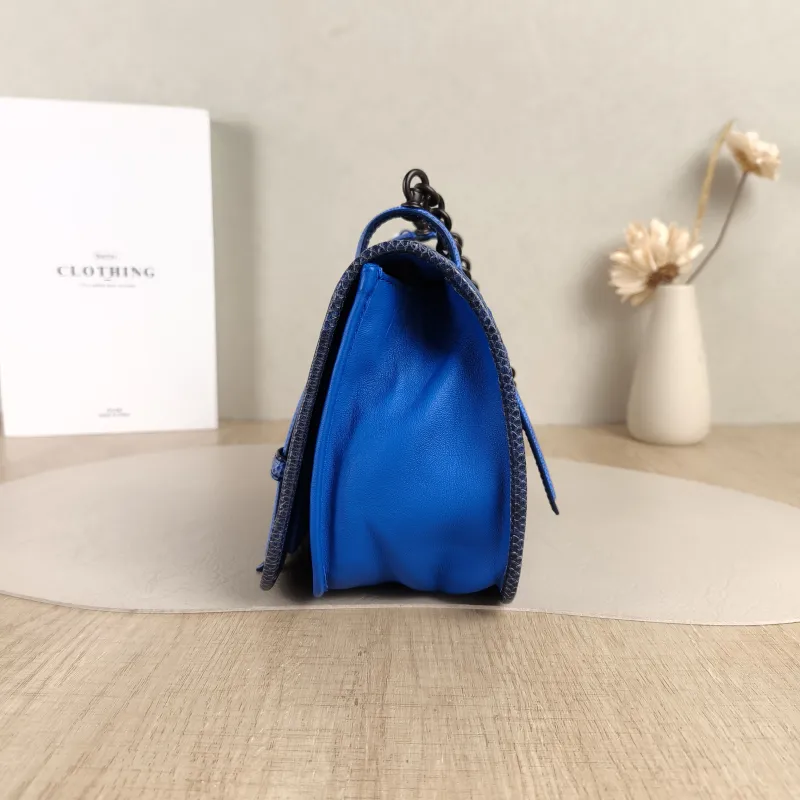 Bottega Veneta Shoulder Bag Woven Messenger Bag Blue Lambskin One Size22 × 7 × 16 cm — detail view 4 of 11