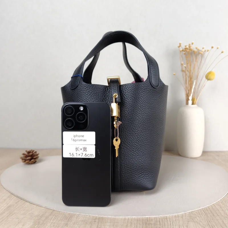 Hermès Top Handle Bag Picotin Lock 18 18 Black Taurillon Clemence TC Calfskin Small 18 × 13 × 19 cm B — cover view 3 of 5