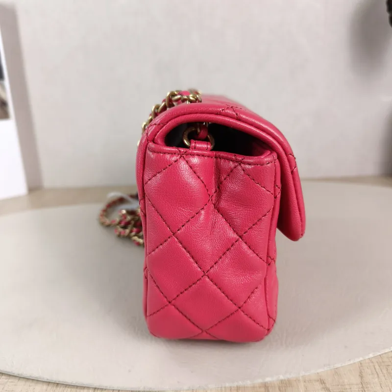 Chanel Crossbody Bag mini Red Lambskin One Size 20 × 6 × 12 cm 30 — detail view 2 of 11
