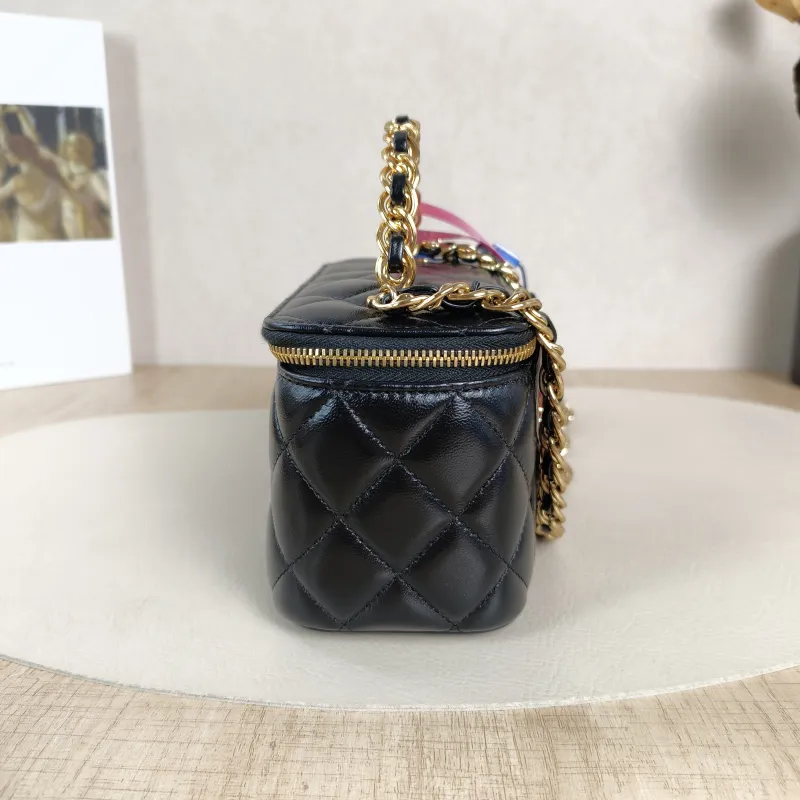 Chanel Crossbody Bag Edition Black Lambskinmini16 × 8 × 9.5 cm — detail view 11 of 14