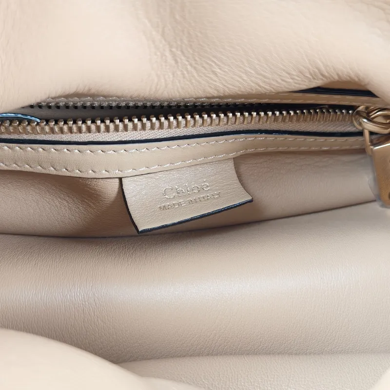 Chloé Shoulder Bag Shoulder Bag Taupe Calfskin One Size 31 × 17 × 14 cm — detail view 4 of 9