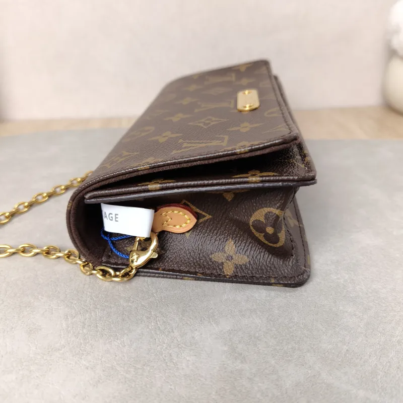 Louis Vuitton Crossbody Bag LILY Chain Bagwoc Monogram PVC One Size21 × 3.5 × 10.5 cm — detail view 13 of 15