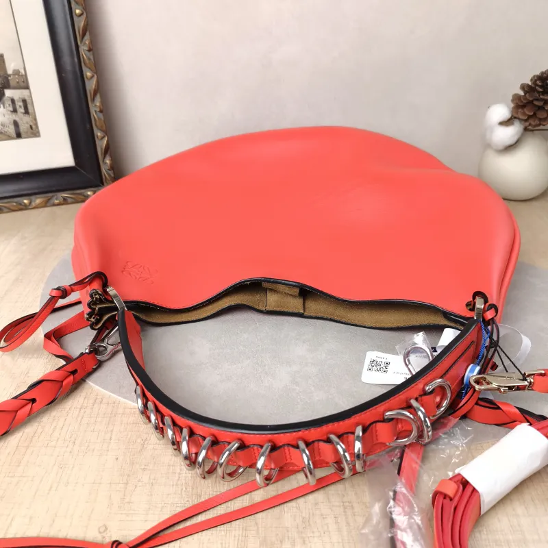 LOEWE Crossbody Bag Crossbody Bag Red Calfskin One Size34 × 9.5 × 28 cm — detail view 11 of 17