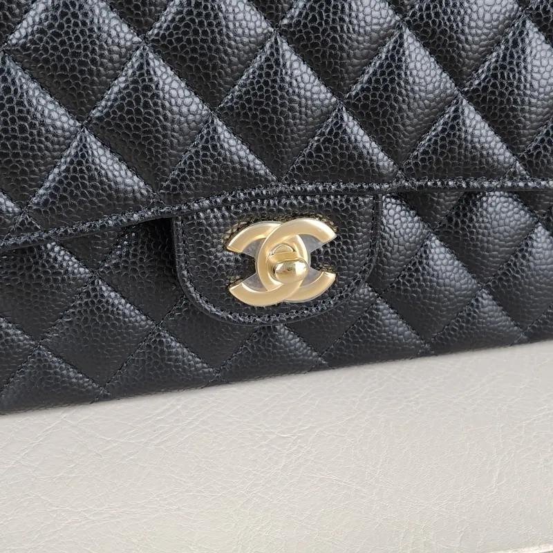 Chanel Crossbody Bag Classic Flap CF Black Grained Calfskin Medium 25.5 × 6.5 × 15.5 cm — detail view 11 of 15