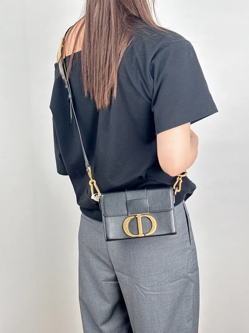 DIOR Crossbody Bag30Montaigne 30 Box Box Black Calfskinmini17.5 × 5 × 11.5 cm — on-model view 1 of 2