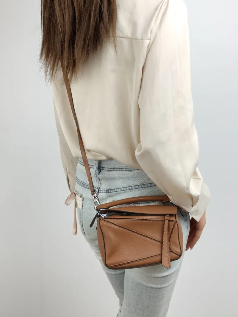 LOEWE Crossbody Bag Puzzle Caramel Calfskin Mini 18 × 8 × 12.5 cm — on-model view 2 of 2