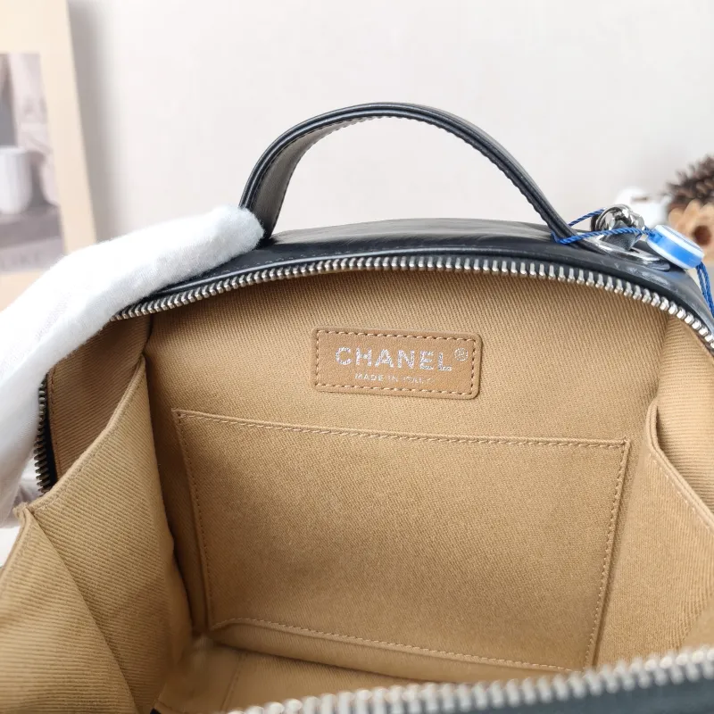 Chanel Crossbody Bag Camera Bag Black Waxed Leather 16.5 × 8.5 × 18 cm 28 — detail view 10 of 12