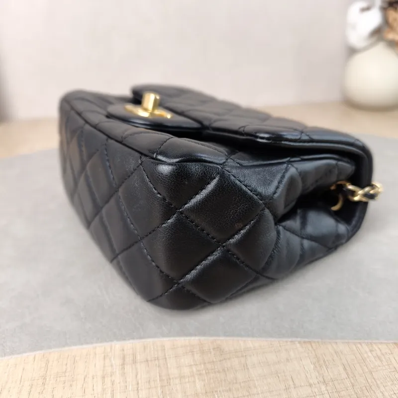 Chanel Crossbody Bag Black Lambskin One Size 17 × 8 × 13.5 cm — detail view 12 of 14