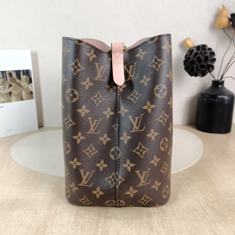 Louis Vuitton Shoulder Bag NÉONOÉ Bucket Bag PVC Medium 26 × 17.5 × 26 cm — detail view 8 of 10