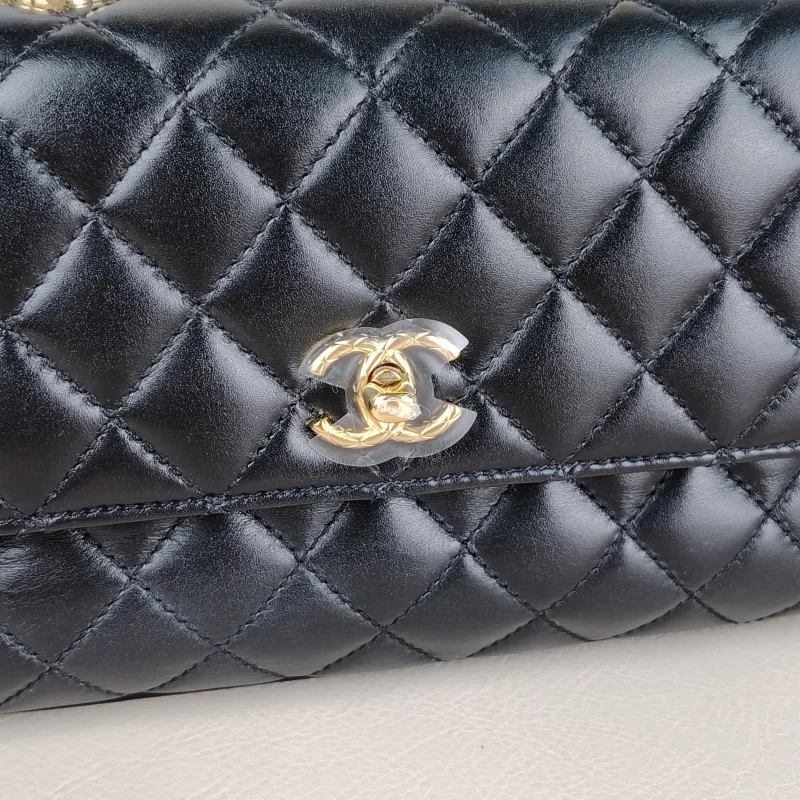 Chanel Crossbody Bag Coco Handle​Black Calfskin Small24 × 10 × 14 cm — detail view 6 of 13