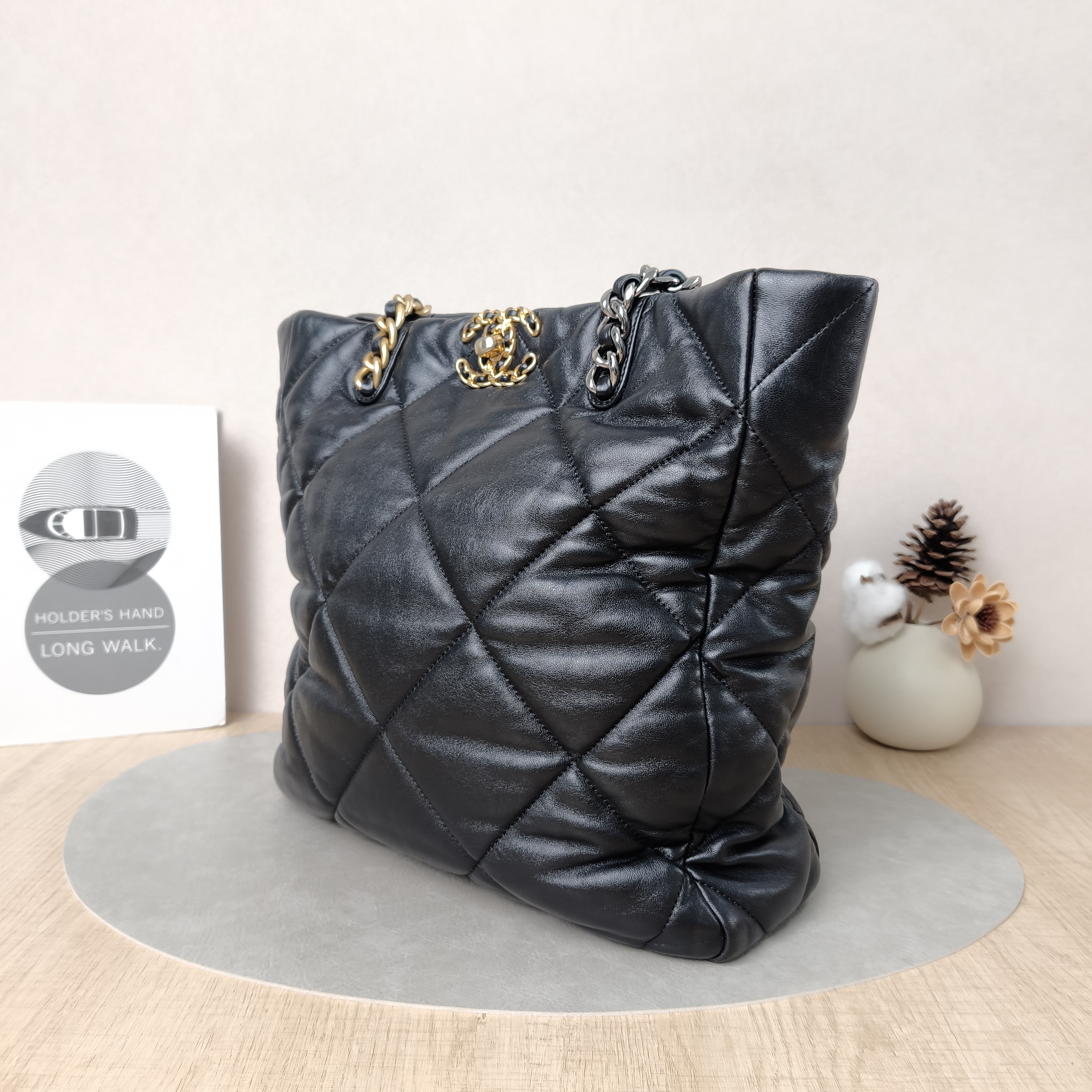 Chanel Shoulder Bag19Bag Shopping Bag Shopping Tote Black Lambskin One Size30 × 10 × 37 cm — cover view 3 of 5