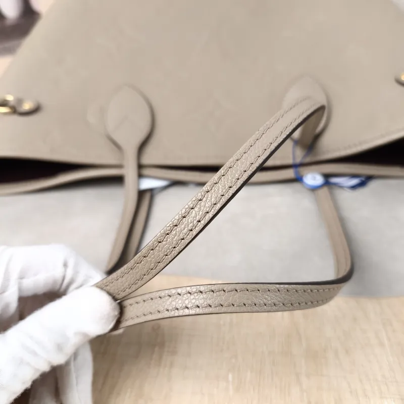 Louis Vuitton Shoulder Bag Neverfull Empreinte Embossed Calfskin Medium 31 × 14 × 28 cm — detail view 4 of 12