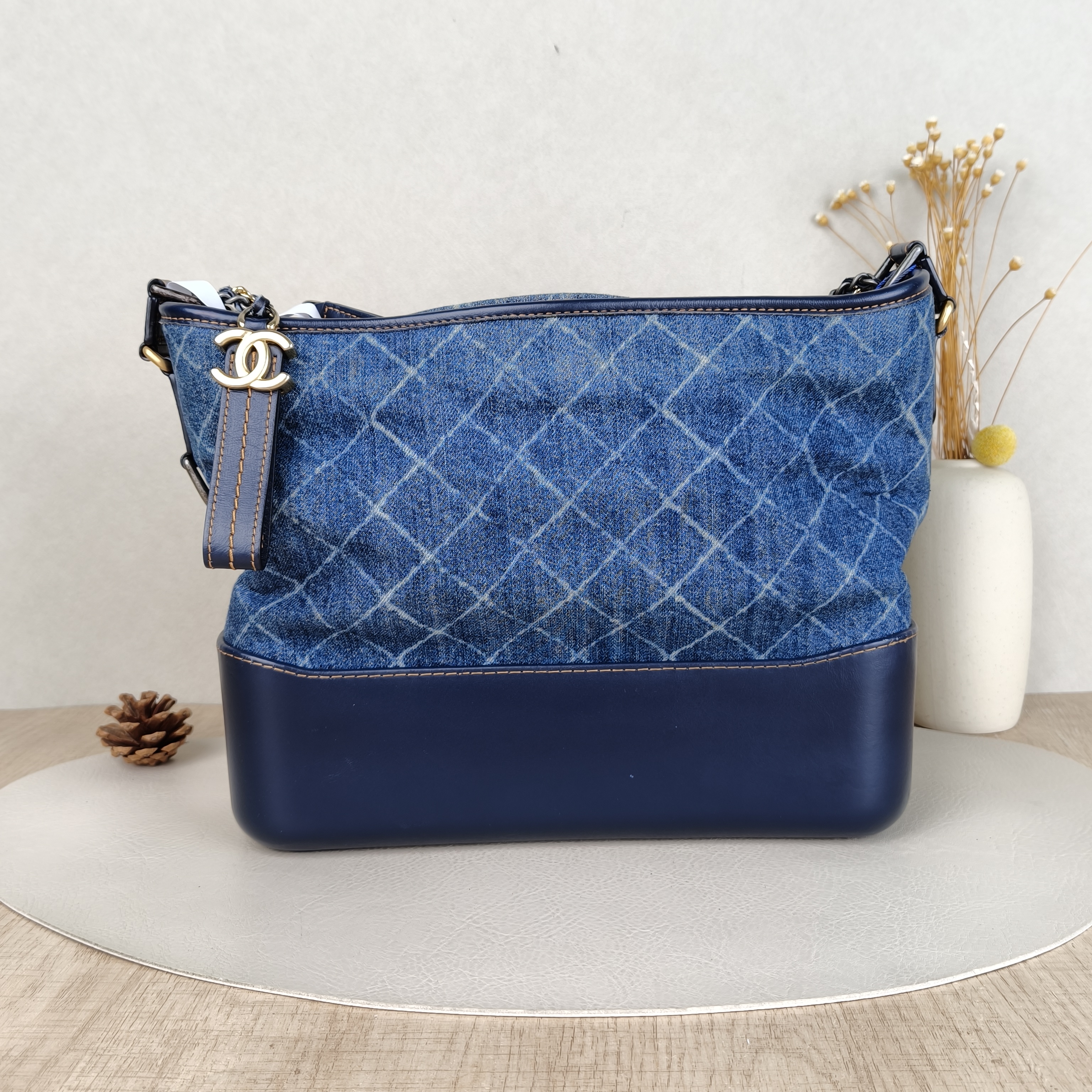 Chanel Crossbody Bag Gabrielle Gabrielle Bag Calfskin，Canvas Medium26 × 9 × 20 cm