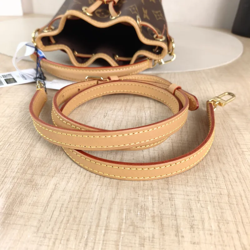 Louis Vuitton Crossbody Bag NANO NÉONOÉ Bucket Bag Nano Monogram PVC nano 13 × 10 × 16 cm — detail view 2 of 11