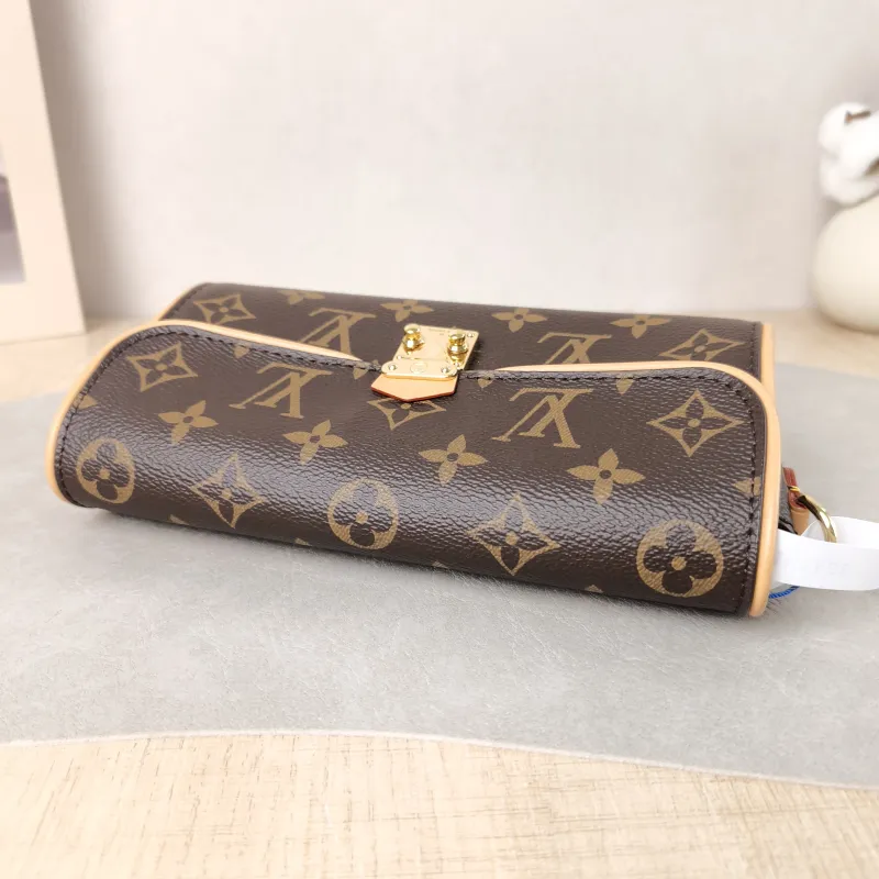 Louis Vuitton Crossbody Bag POCHETTE CAMILLE Monogram PVC 20.5 × 6 × 11 cm — detail view 8 of 13