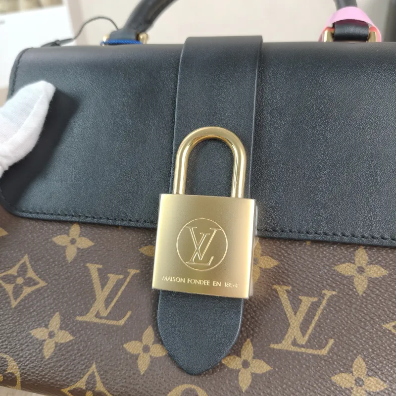 Louis Vuitton Crossbody Bag Locky BB Black PVCBB20 × 7.5 × 16 cm — detail view 6 of 12