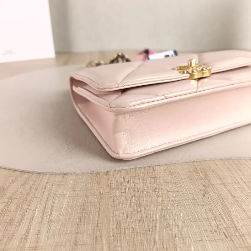 Chanel Crossbody Bag 19Bag WOC Pink SL ambskin Mini 19.2 × 3.5 × 12.3 cm — detail view 5 of 12