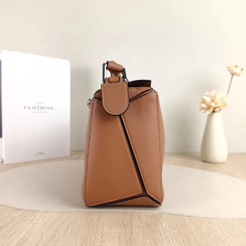 LOEWE Crossbody Bag Puzzle Caramel CC alfskin Small 24 × 10.5 × 16.5 cm — detail view 2 of 13