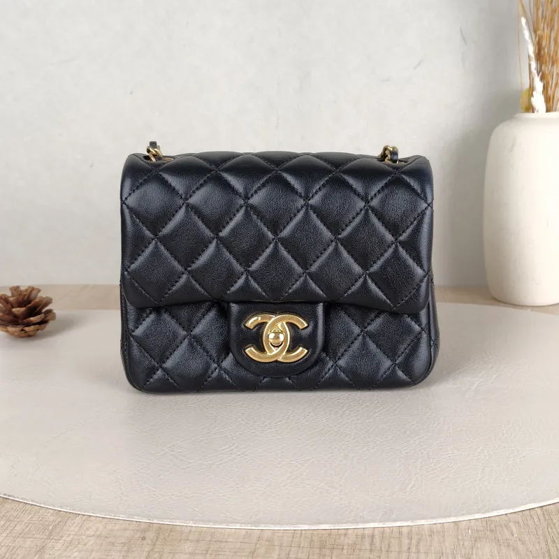 Chanel Crossbody Bag c Black Lambskin Mini 17 × 8 × 13.5 cm