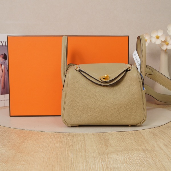 Hermès lindymini19 Calfskink · Dust Bag · 19 × 9.5 × 13 cm