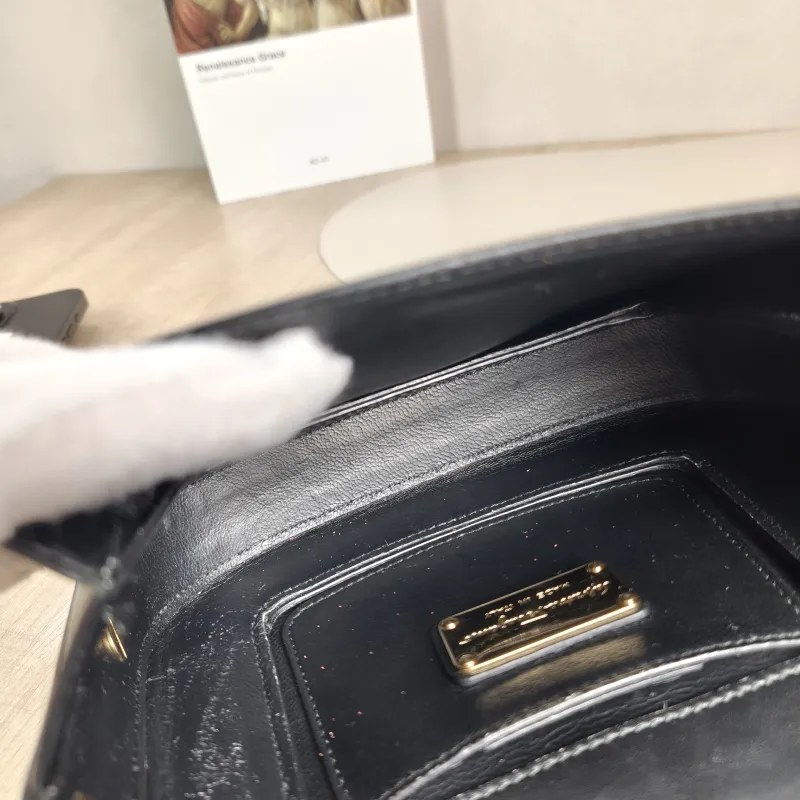FERRAGAMO Shoulder Bag Shoulder Bag Black Calfskin One Size18 × 5 × 15 cm — detail view 5 of 12
