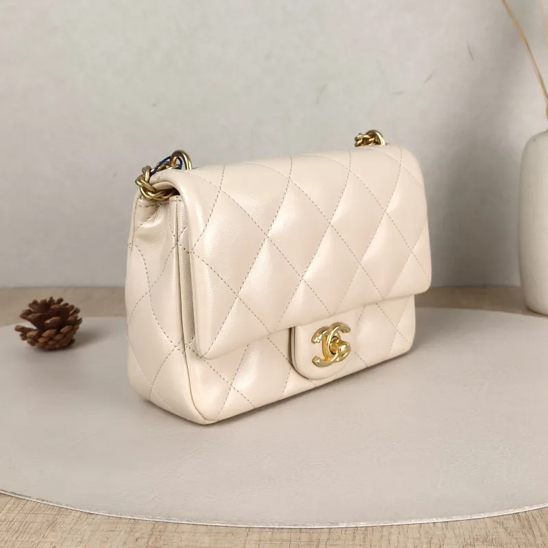 Chanel Crossbody Bag Beige Lambskin One Size18 × 6 × 14 cm — cover view 4 of 5