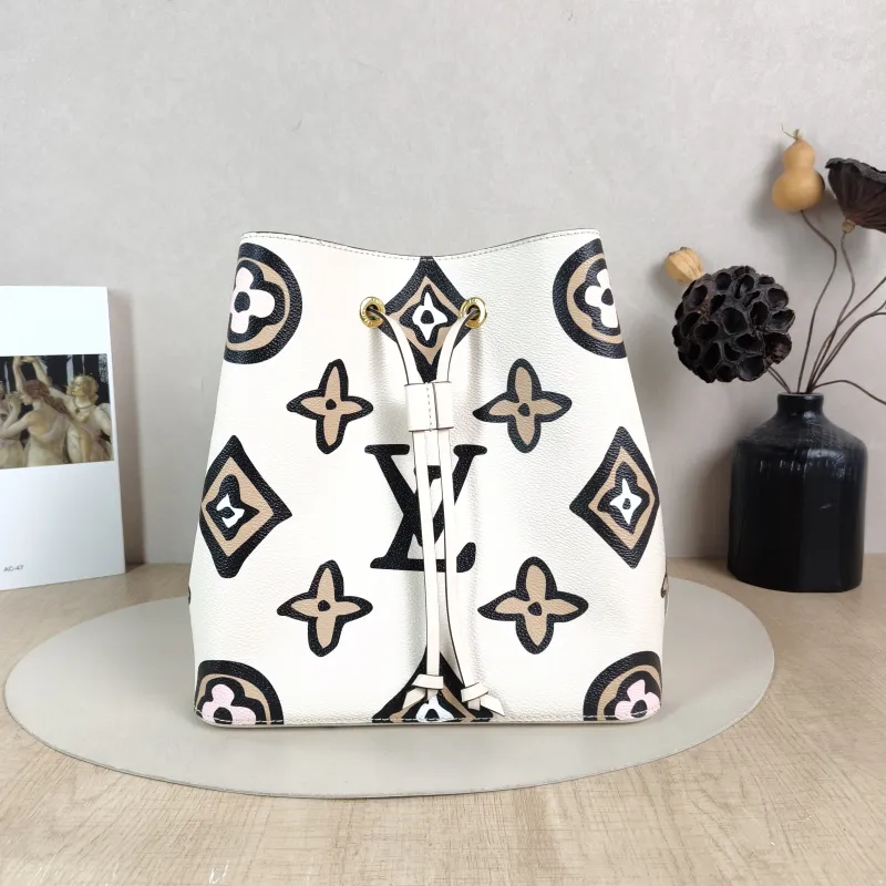 Louis Vuitton Shoulder Bag NÉONOÉ Bucket Bag PVC Medium 26 × 17.5 × 26 cm