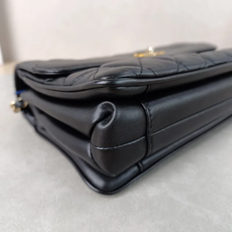 Chanel Crossbody Bag Crossbody Bag Black with Gold-Tone Hardware Lambskin One Size 24 × 7 × 15 cm 24 — detail view 6 of 13
