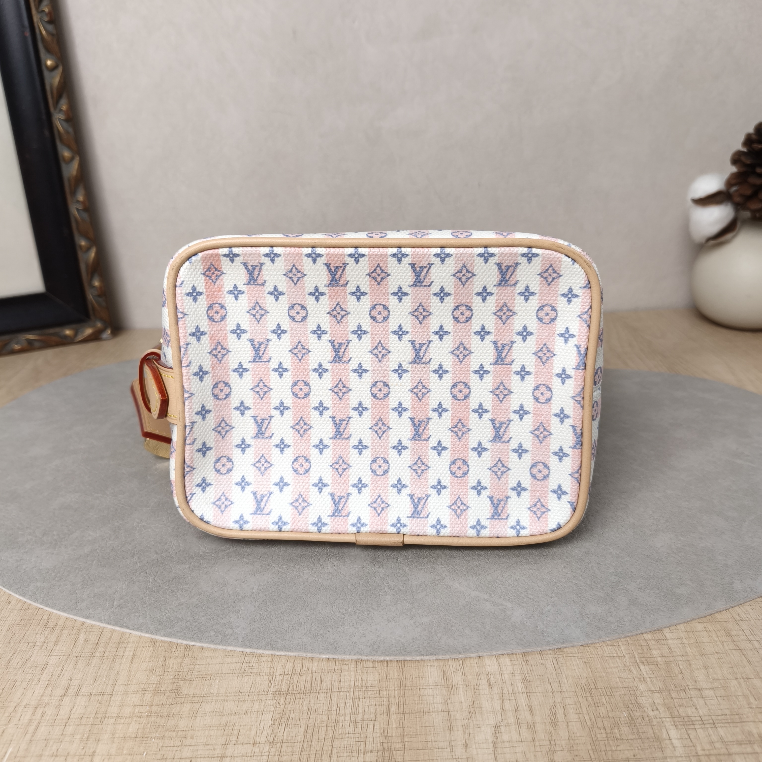 Louis Vuitton Top Handle Bag ALL IN BB Pink PVCBB16 × 12 × 18 cm — cover view 2 of 6