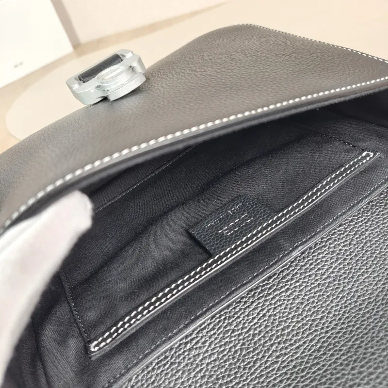 DIOR Crossbody Bag Black Calfskin Small 23 × 6 × 17.5 cm — detail view 1 of 11