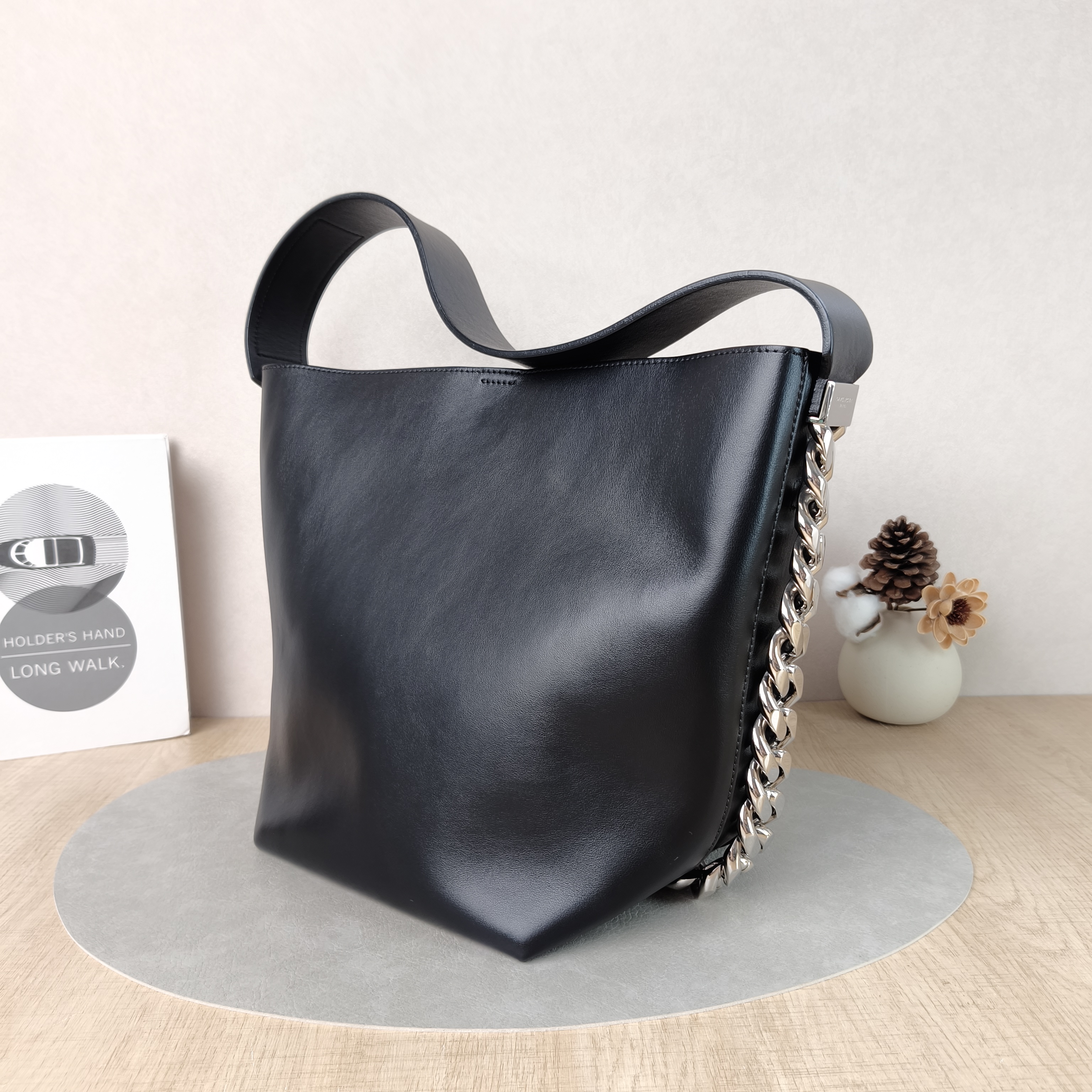 GIVENCHY Shoulder Bag Bucket Bag Shoulder Bag Black Calfskin One Size36 × 19 × 28 cm — cover view 2 of 6