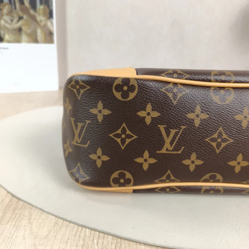 Louis Vuitton Crossbody Bag Boulogne PVC Small 26 × 9.5 × 16 cm — detail view 3 of 11