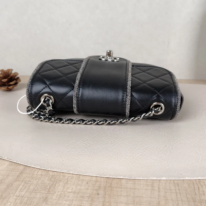 Chanel Crossbody Bag Black Lambskinmini17 × 8 × 13.5 cm — detail view 1 of 13