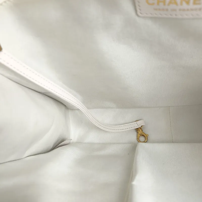 Chanel Shoulder Bag tote White Grained Calfskin 34 × 10 × 25.5 cm 31 — detail view 11 of 13