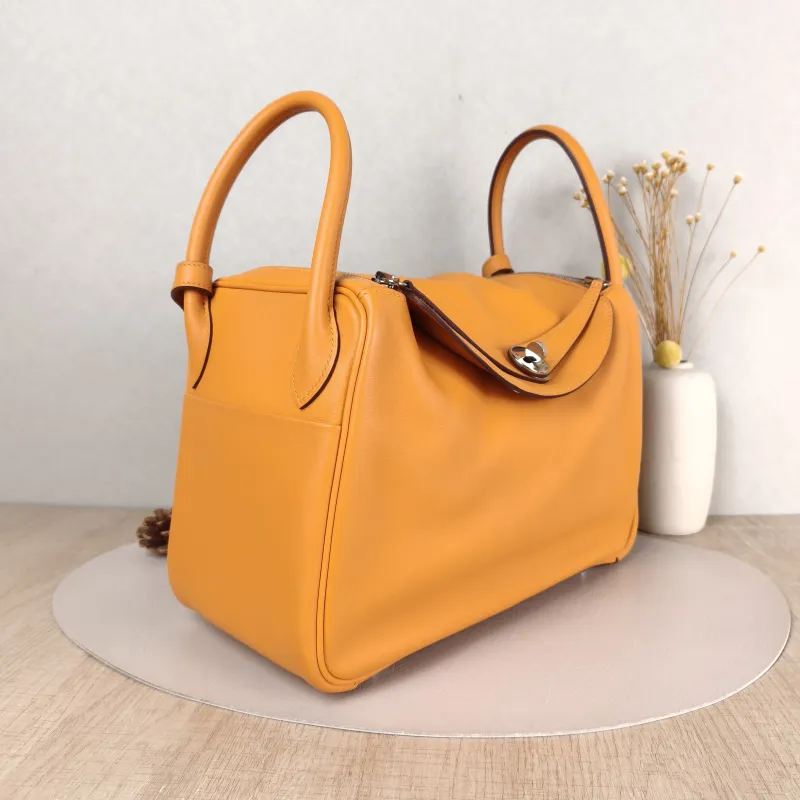 Hermès Crossbody Bag Lindy 30 Taurillon Clemence TC Calfskin 30 30 × 15 × 19 cm D — cover view 4 of 5