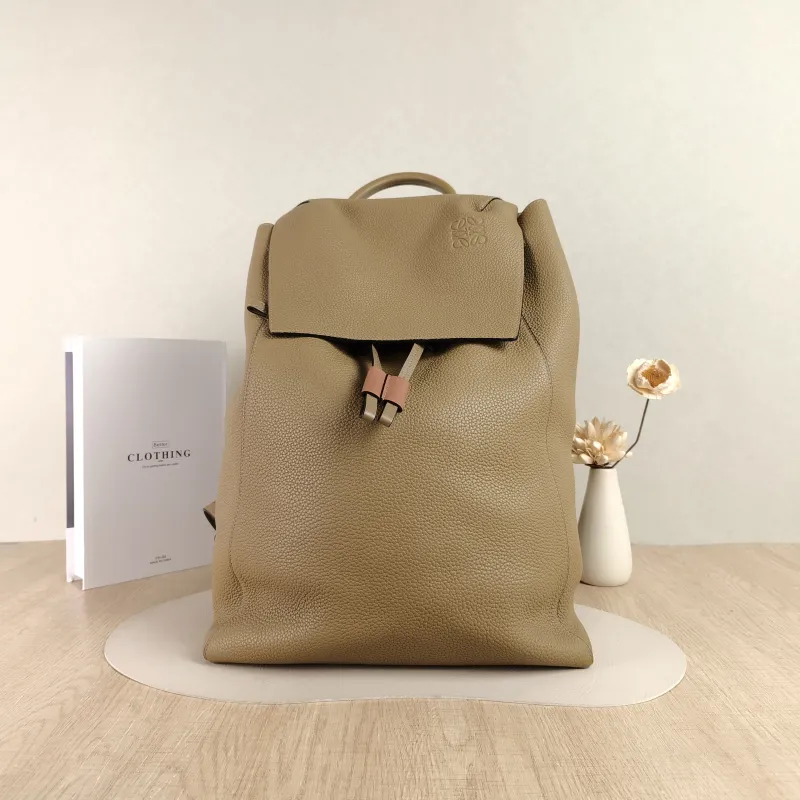 LOEWE Backpack Backpack Brown Calfskin One Size31 × 12 × 43 cm