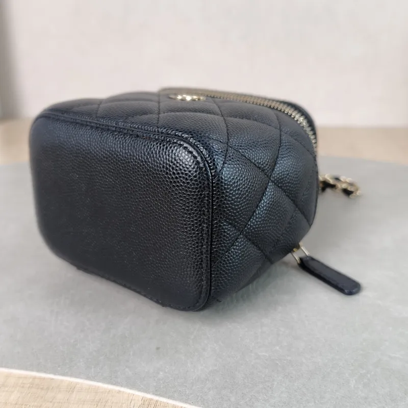 Chanel Crossbody Bag Edition Black Grained Calfskin Mini 11 × 7 × 9 cm 31 — detail view 11 of 11