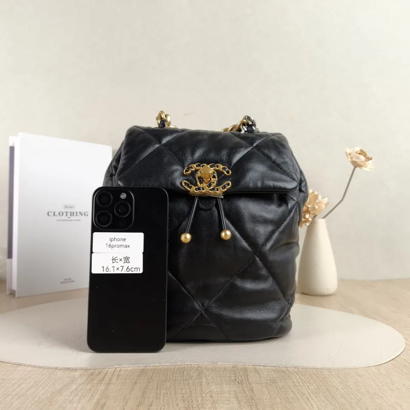 Chanel Backpack19Bag Backpack Black Lambskinmini22 × 16 × 26 cm — cover view 4 of 5