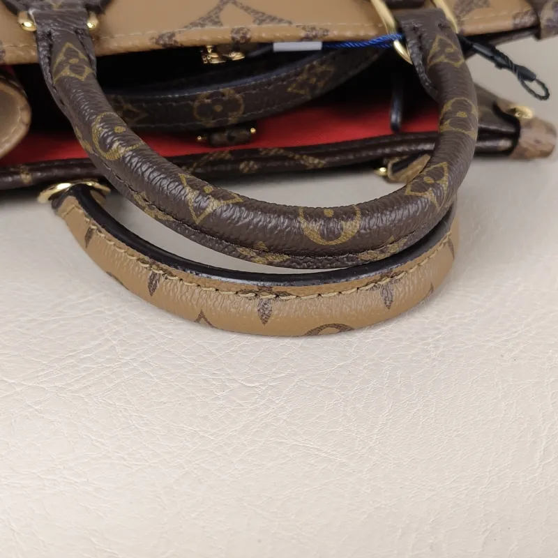 Louis Vuitton Crossbody Bag Onthego BB Monogram PVCBB18 × 8.5 × 15 cm — detail view 4 of 10