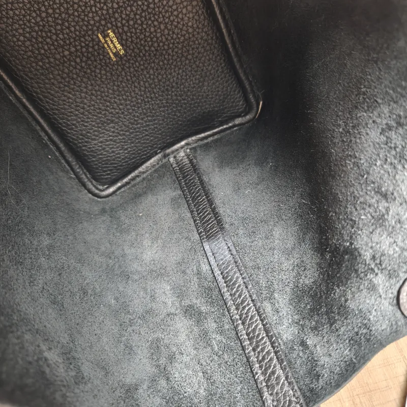 Hermès Top Handle Bag Picotin Lock 18 18Black Clemence Taurillon TC Calfskin Small18 × 13 × 19 cm — detail view 9 of 11
