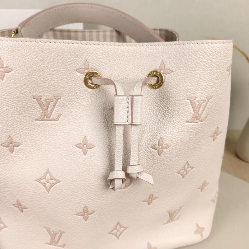 Louis Vuitton Shoulder Bag NÉONOÉ Bucket Bag White Empreinte Embossed Calfskin Medium26 × 17.5 × 26 cm — detail view 8 of 11